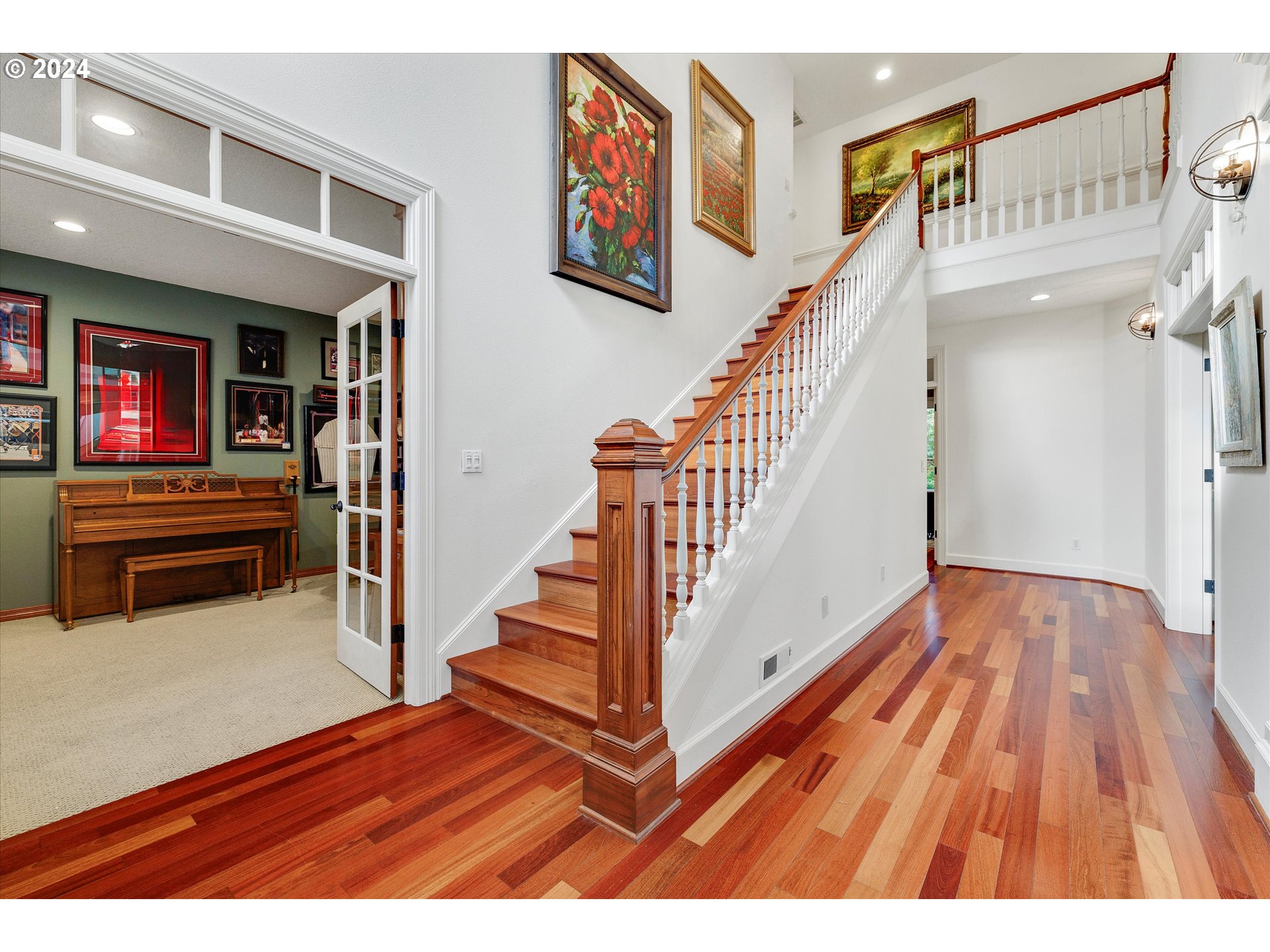 Lake Oswego, Oregon 97034, United States, 4 Bedrooms Bedrooms, ,4 BathroomsBathrooms,Residential,Pending,43702