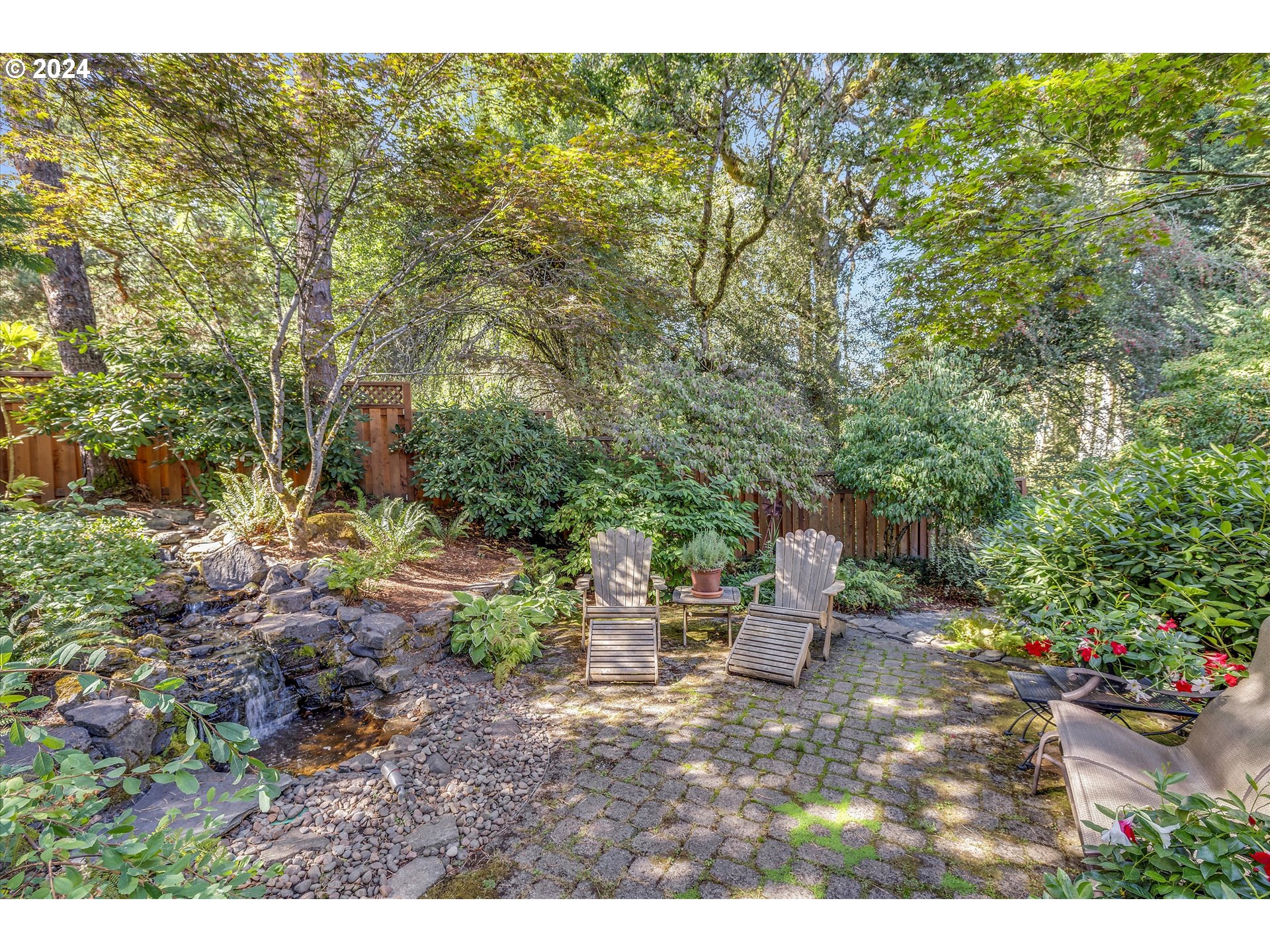 Lake Oswego, Oregon 97034, United States, 4 Bedrooms Bedrooms, ,4 BathroomsBathrooms,Residential,Pending,43702