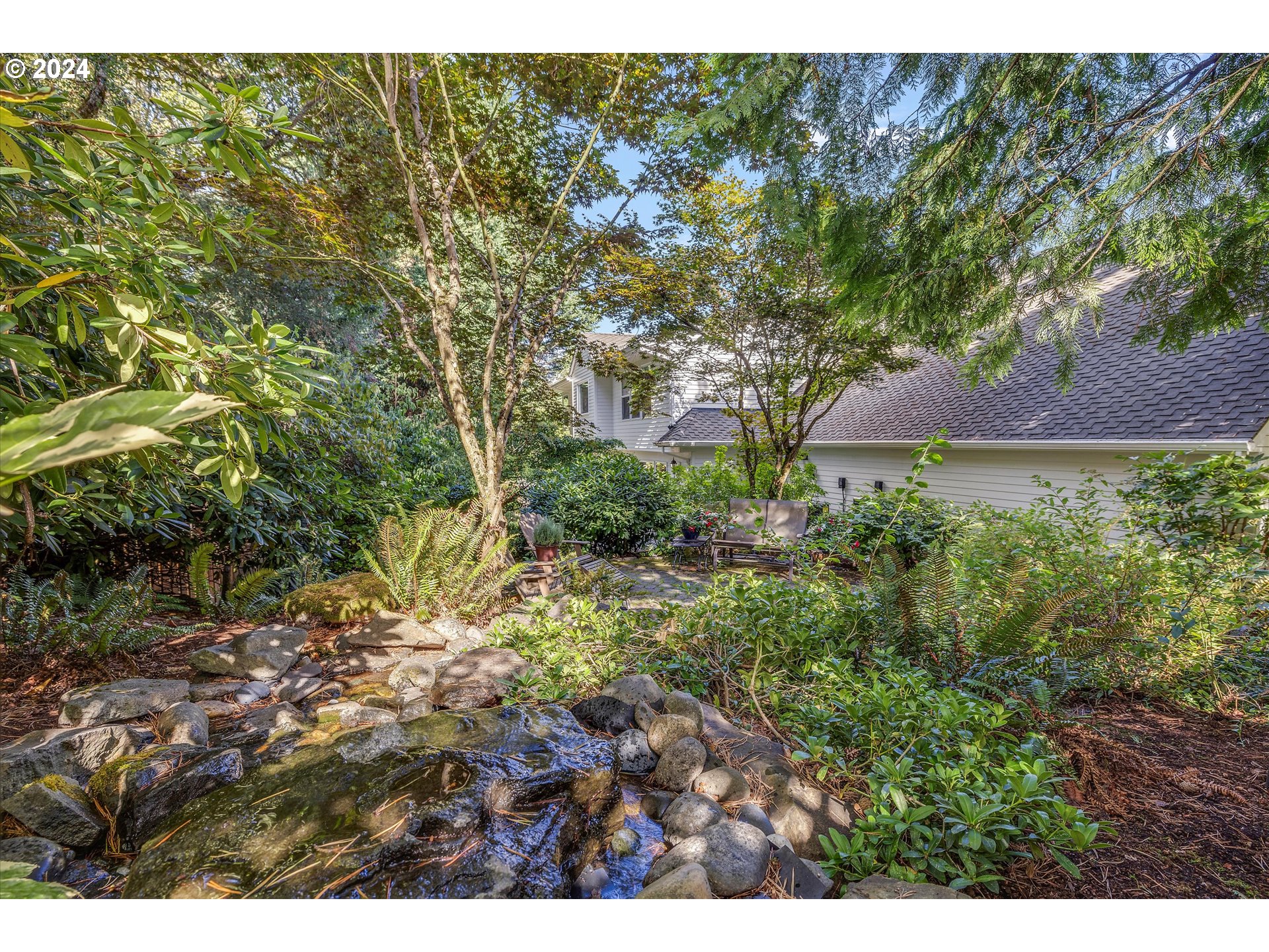 Lake Oswego, Oregon 97034, United States, 4 Bedrooms Bedrooms, ,4 BathroomsBathrooms,Residential,Pending,43702