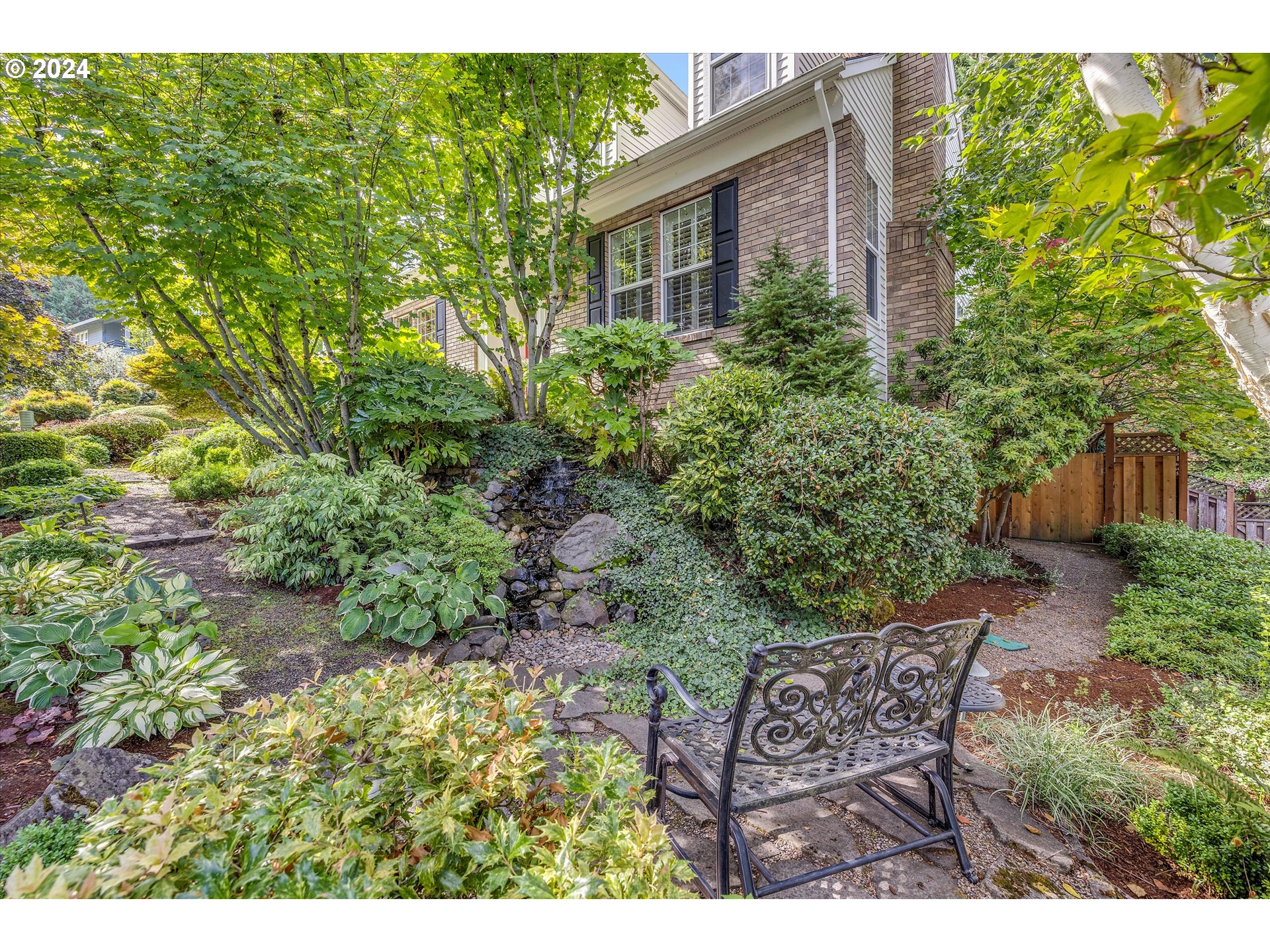 Lake Oswego, Oregon 97034, United States, 4 Bedrooms Bedrooms, ,4 BathroomsBathrooms,Residential,Pending,43702