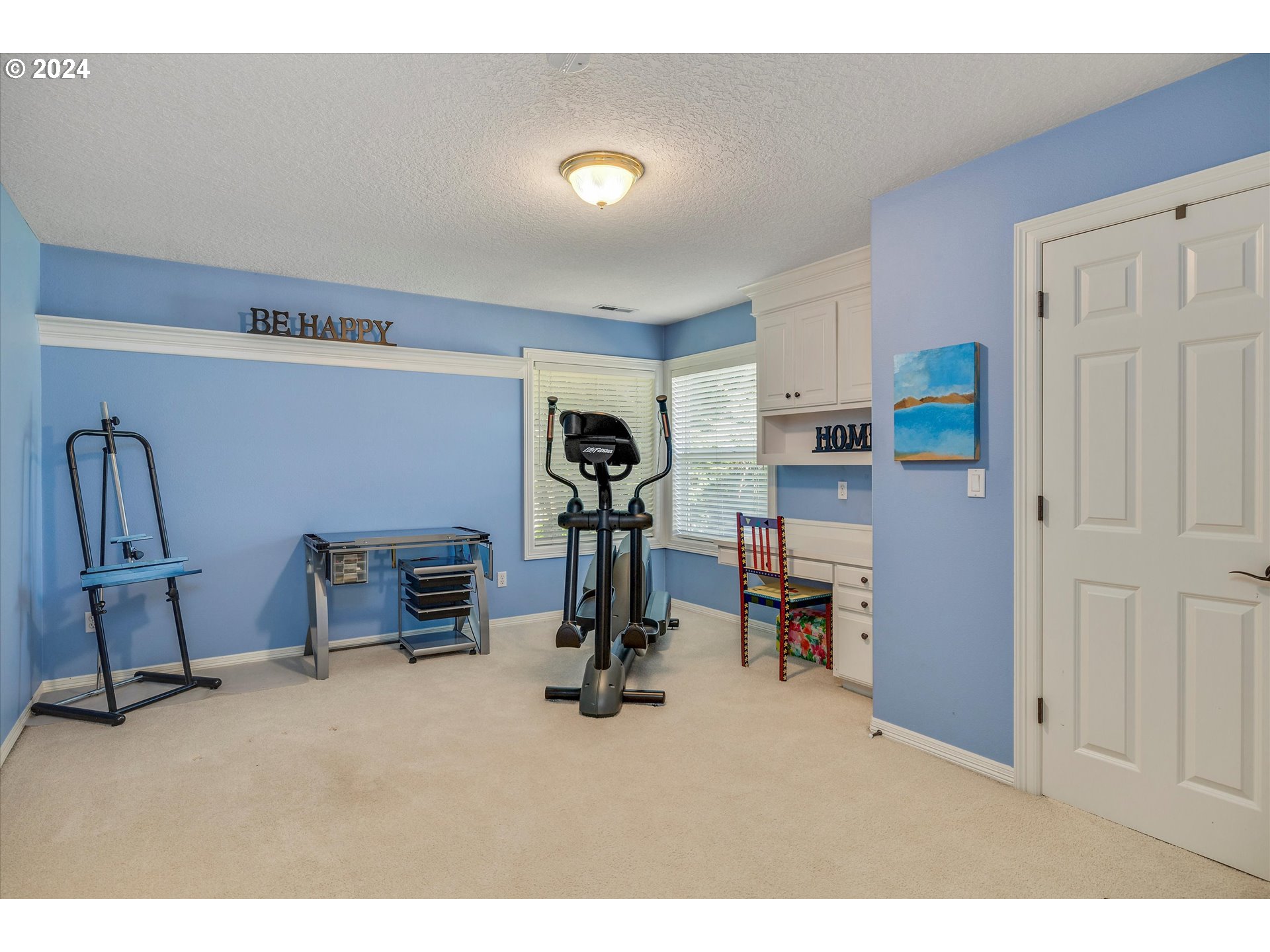 Lake Oswego, Oregon 97034, United States, 4 Bedrooms Bedrooms, ,4 BathroomsBathrooms,Residential,Pending,43702