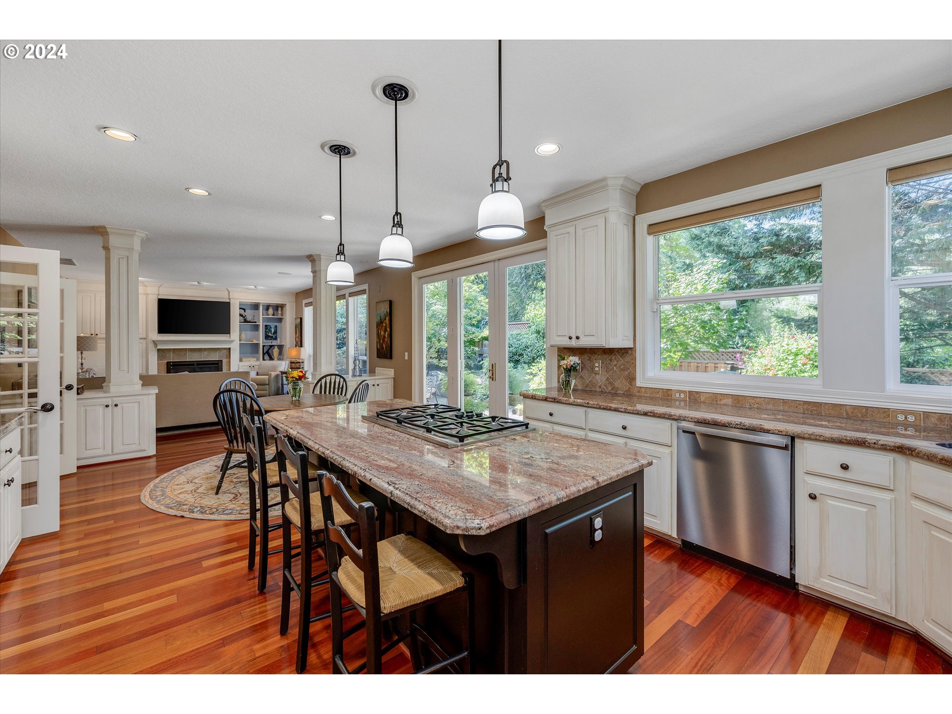 Lake Oswego, Oregon 97034, United States, 4 Bedrooms Bedrooms, ,4 BathroomsBathrooms,Residential,Pending,43702