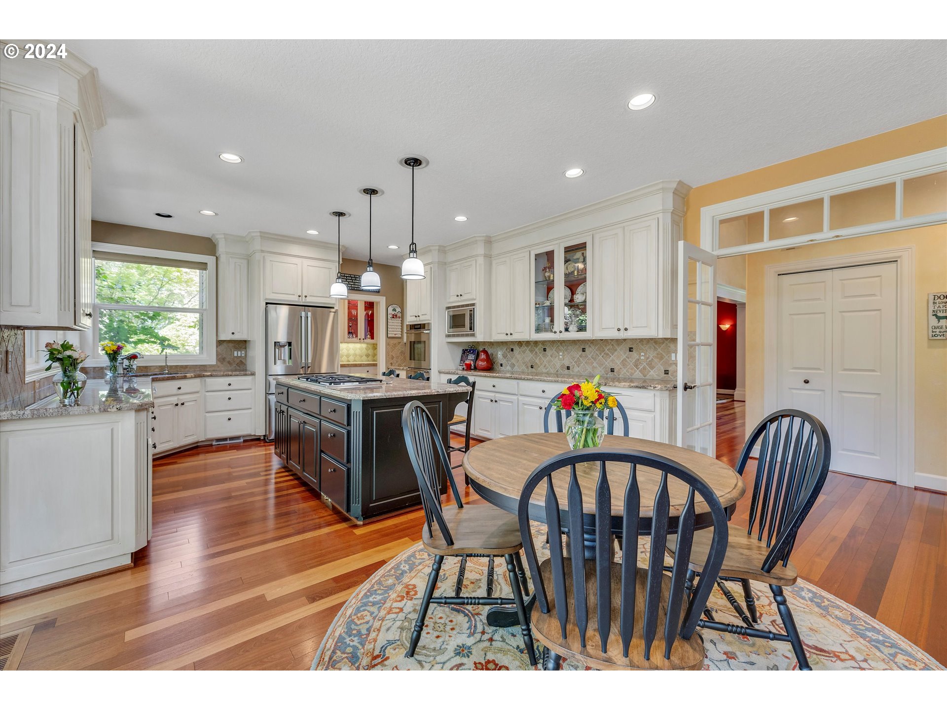 Lake Oswego, Oregon 97034, United States, 4 Bedrooms Bedrooms, ,4 BathroomsBathrooms,Residential,Pending,43702