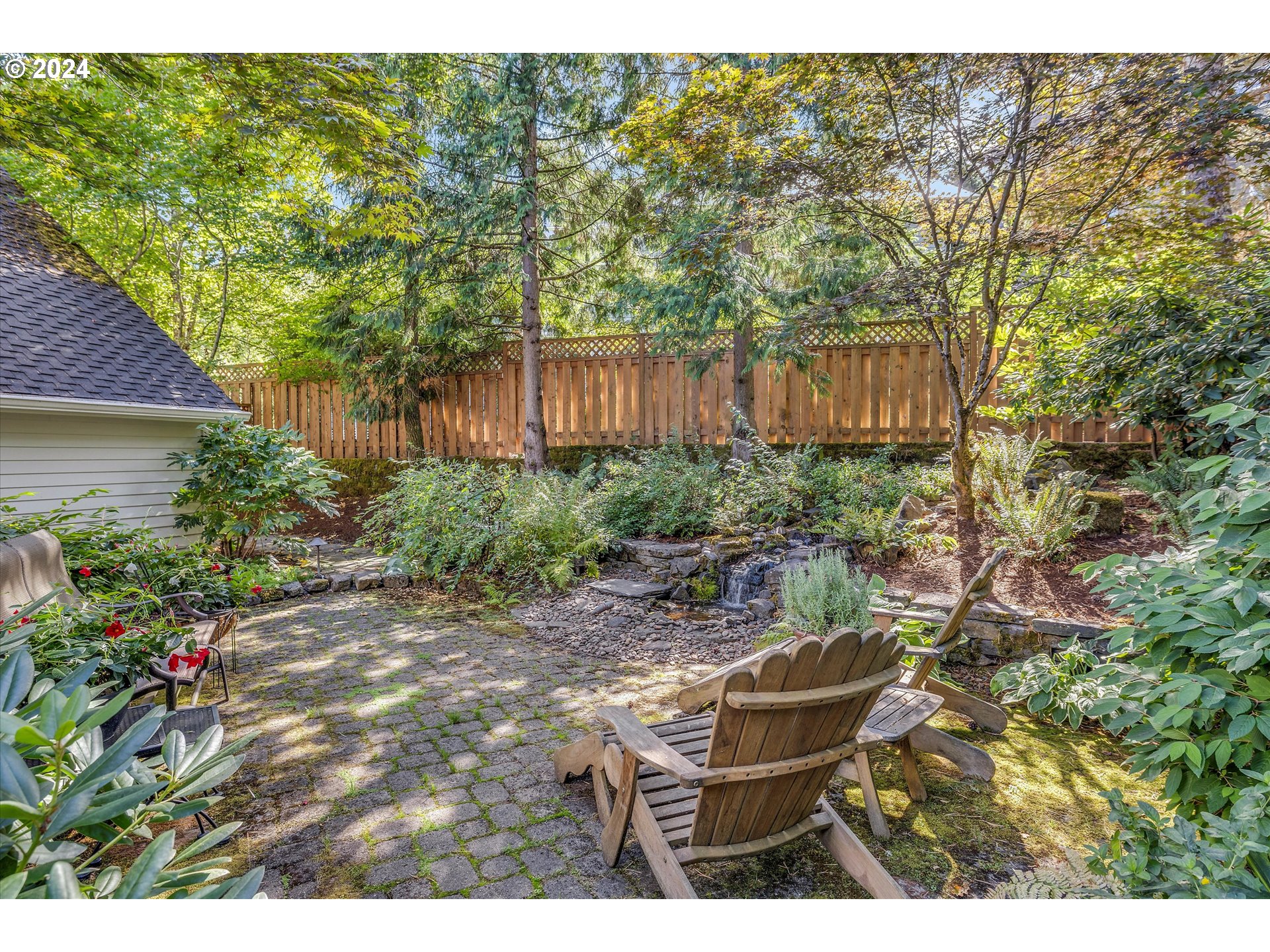 Lake Oswego, Oregon 97034, United States, 4 Bedrooms Bedrooms, ,4 BathroomsBathrooms,Residential,Pending,43702