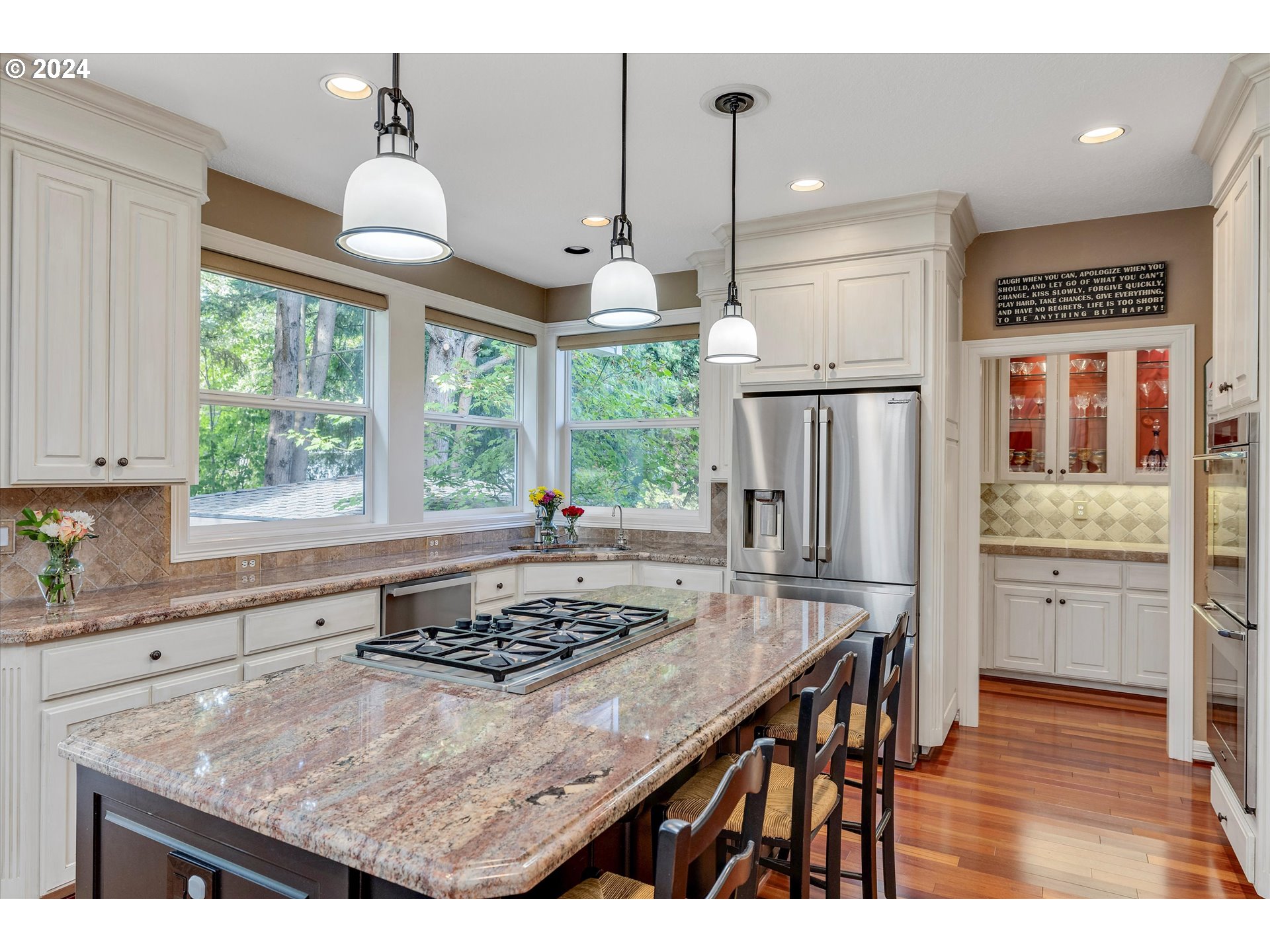 Lake Oswego, Oregon 97034, United States, 4 Bedrooms Bedrooms, ,4 BathroomsBathrooms,Residential,Pending,43702