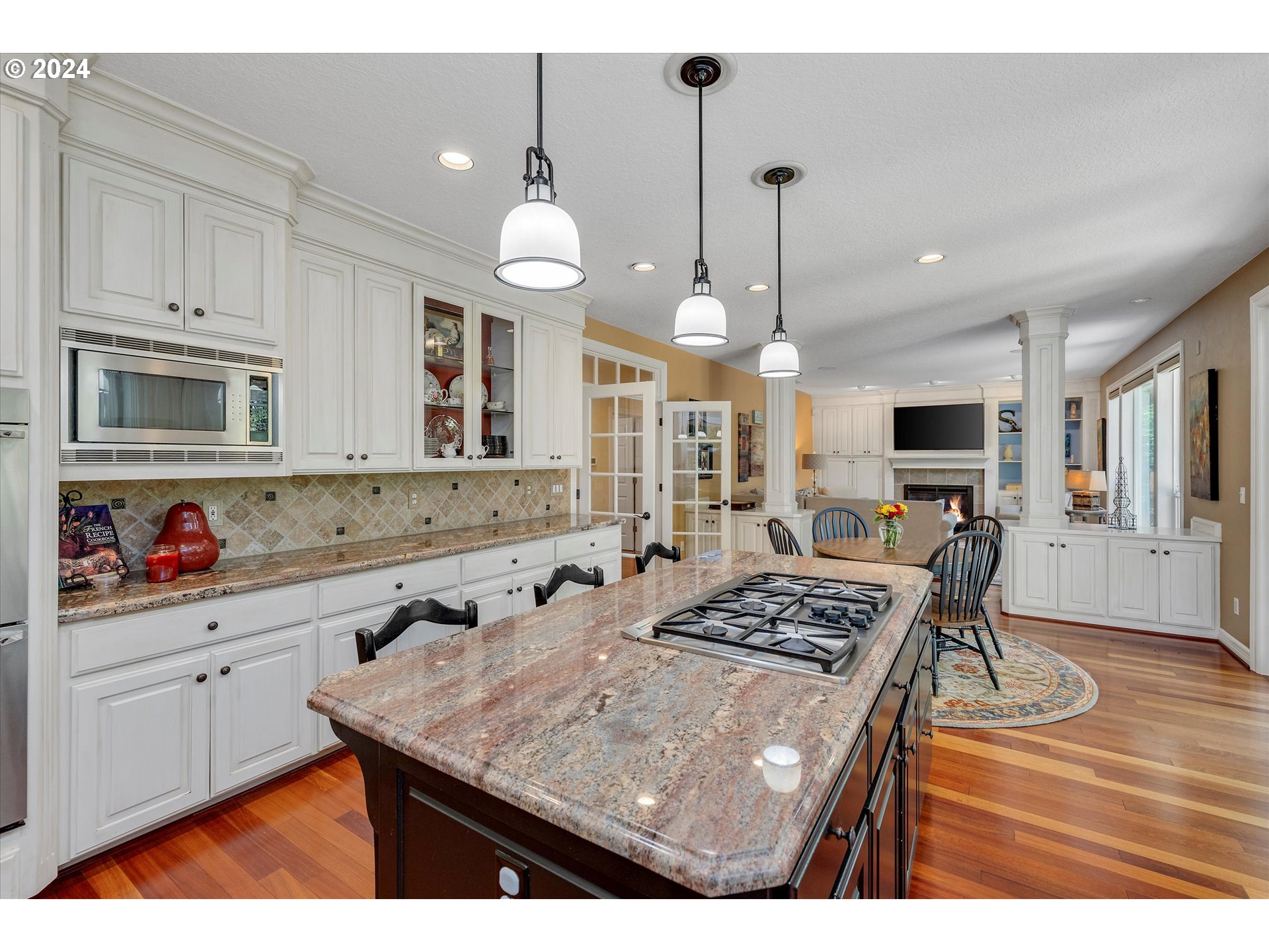 Lake Oswego, Oregon 97034, United States, 4 Bedrooms Bedrooms, ,4 BathroomsBathrooms,Residential,Pending,43702