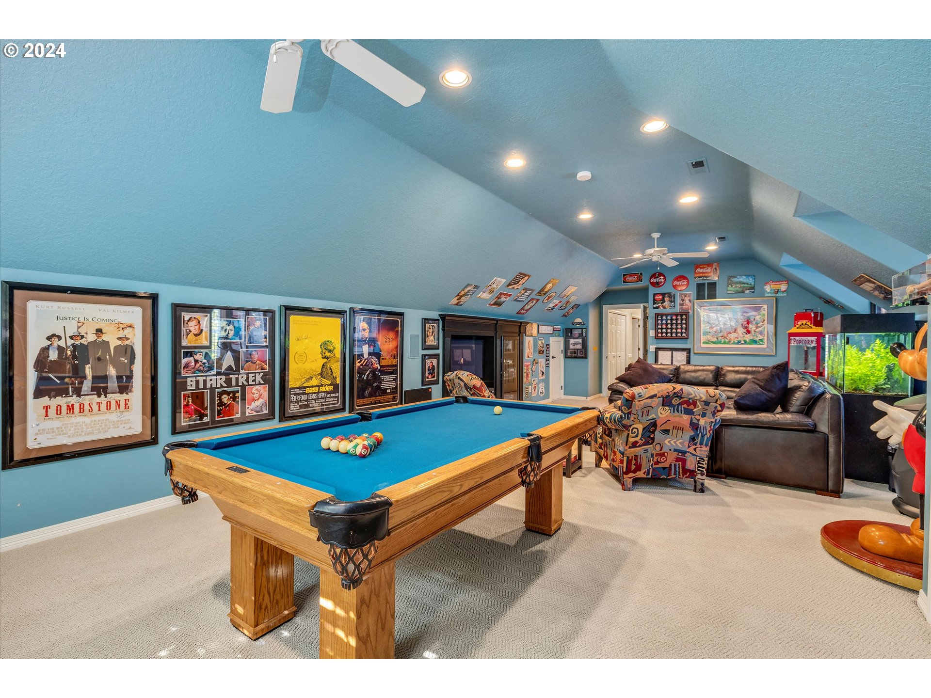 Lake Oswego, Oregon 97034, United States, 4 Bedrooms Bedrooms, ,4 BathroomsBathrooms,Residential,Pending,43702