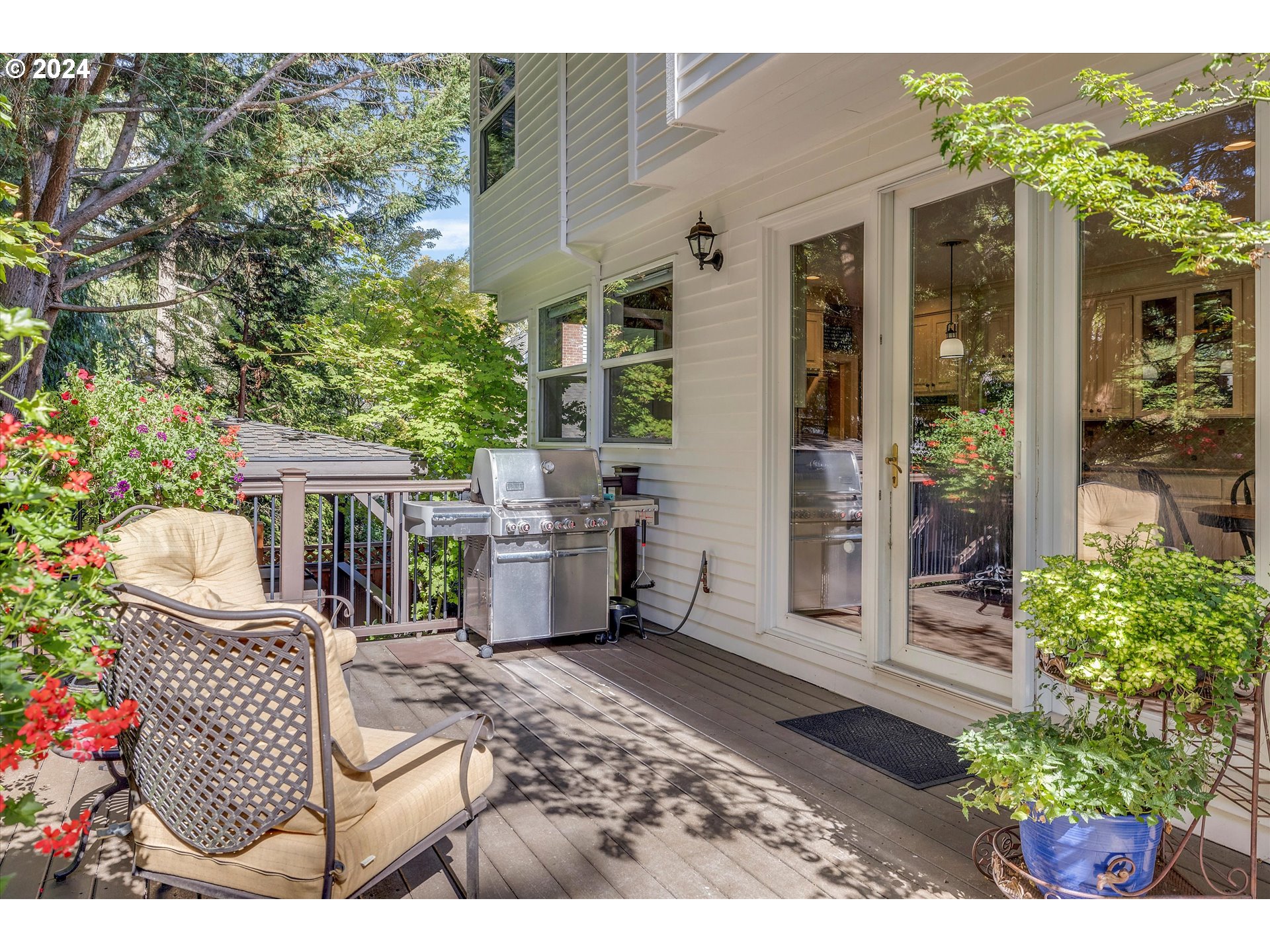 Lake Oswego, Oregon 97034, United States, 4 Bedrooms Bedrooms, ,4 BathroomsBathrooms,Residential,Pending,43702