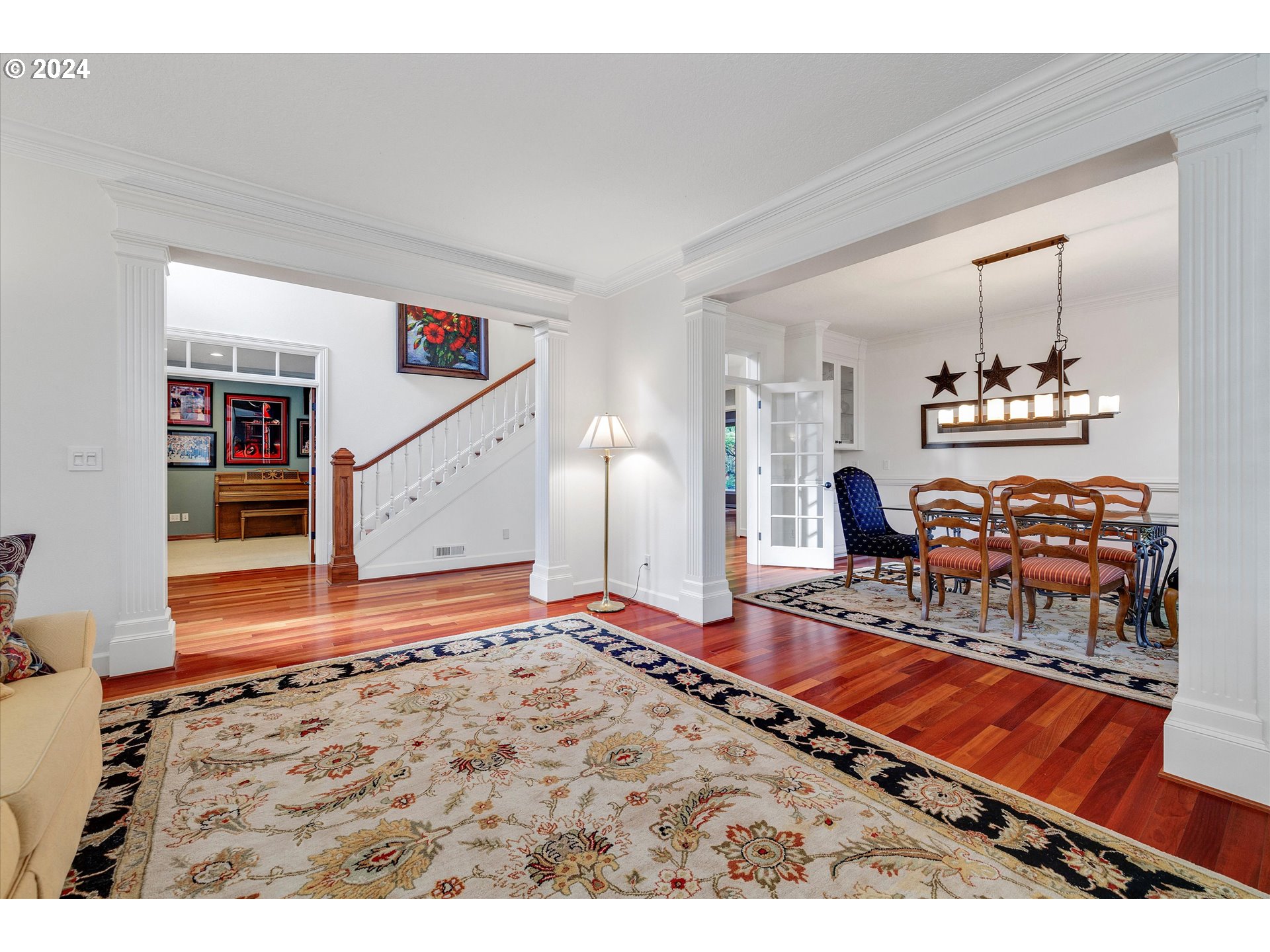 Lake Oswego, Oregon 97034, United States, 4 Bedrooms Bedrooms, ,4 BathroomsBathrooms,Residential,Pending,43702