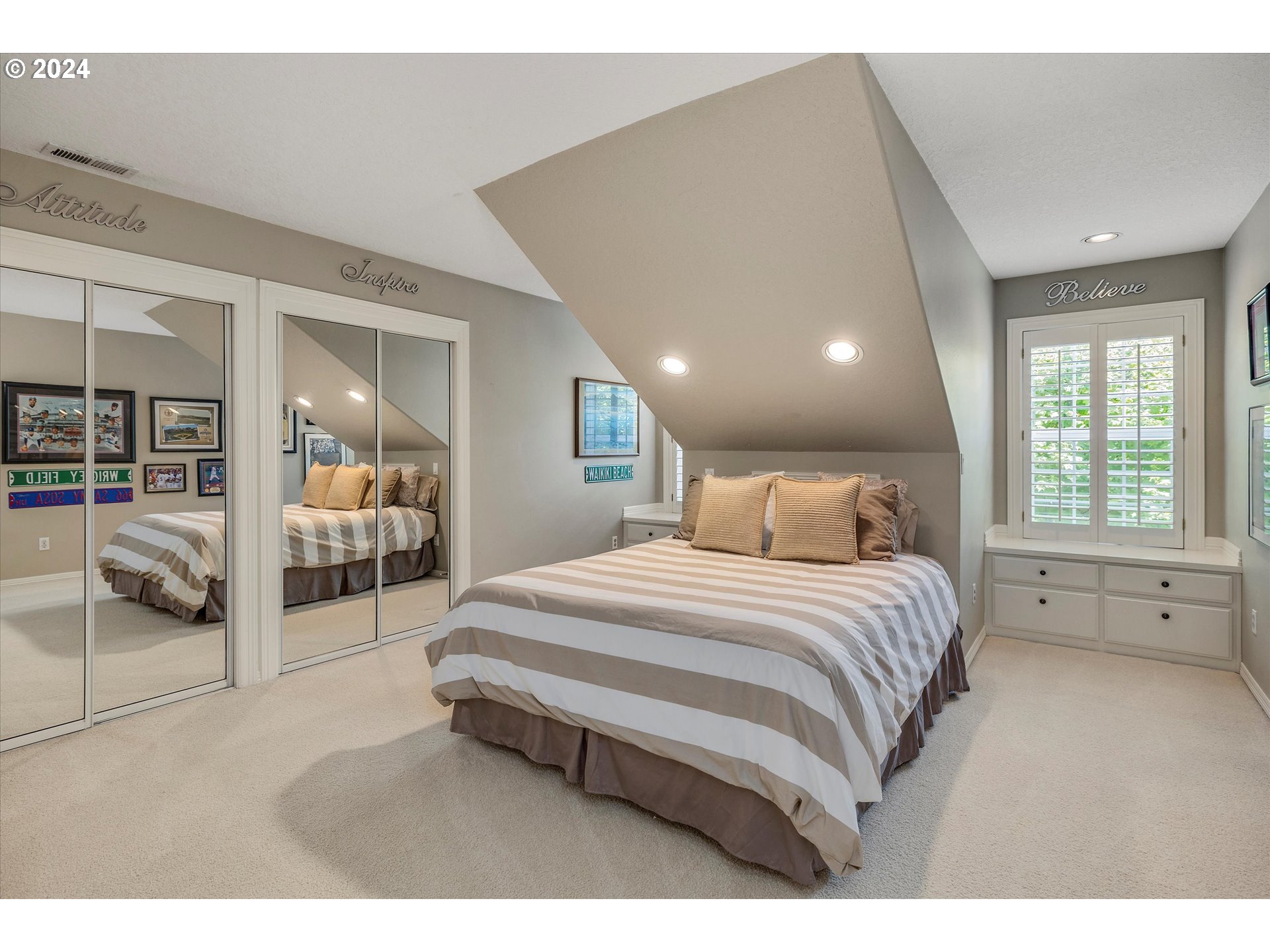 Lake Oswego, Oregon 97034, United States, 4 Bedrooms Bedrooms, ,4 BathroomsBathrooms,Residential,Pending,43702