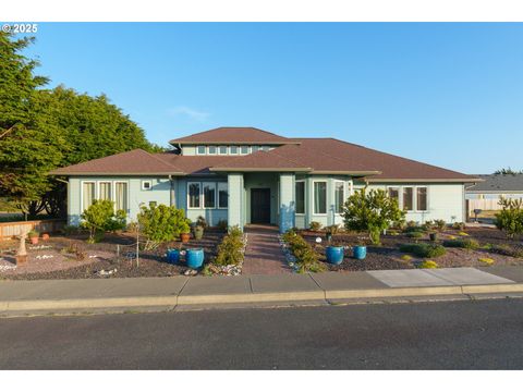 557 Shearwater CIR Bandon OR 97411