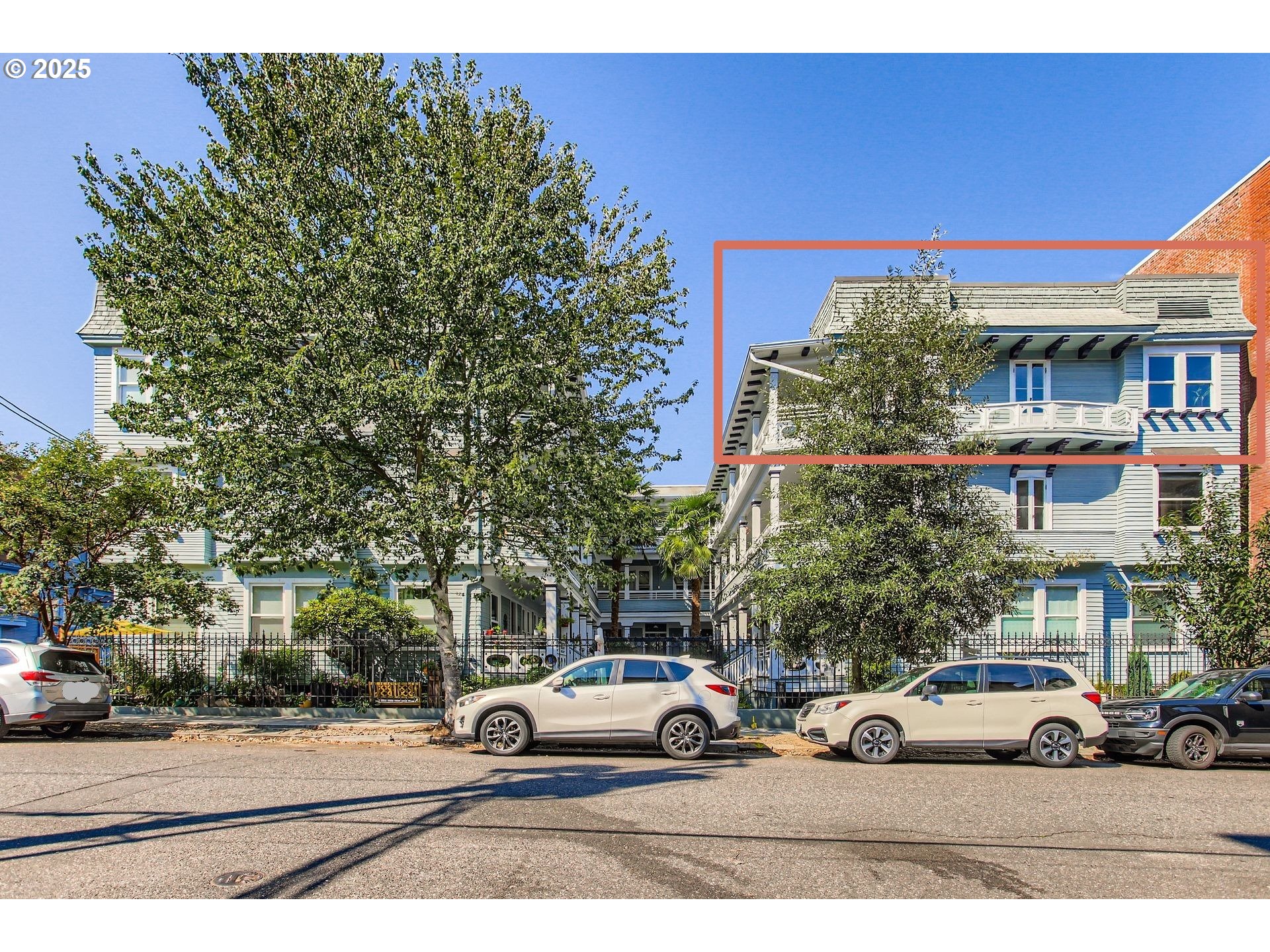 2127 NW IRVING ST 302