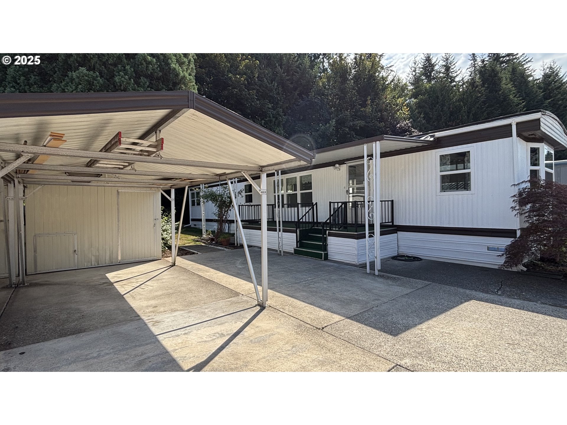 17655 SE BLUFF RD 33