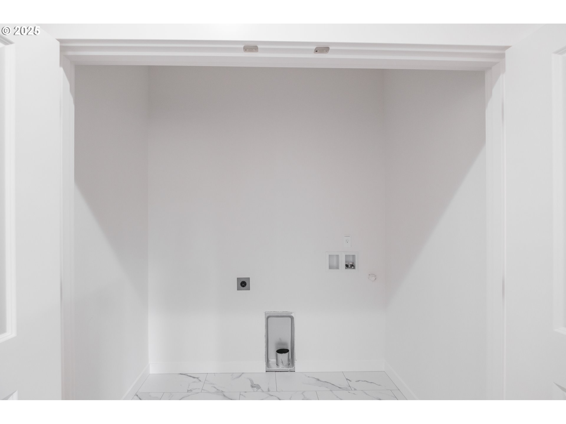 Lebanon, Oregon 97355, United States, 6 Bedrooms Bedrooms, ,4 BathroomsBathrooms,Residential,Active,77629