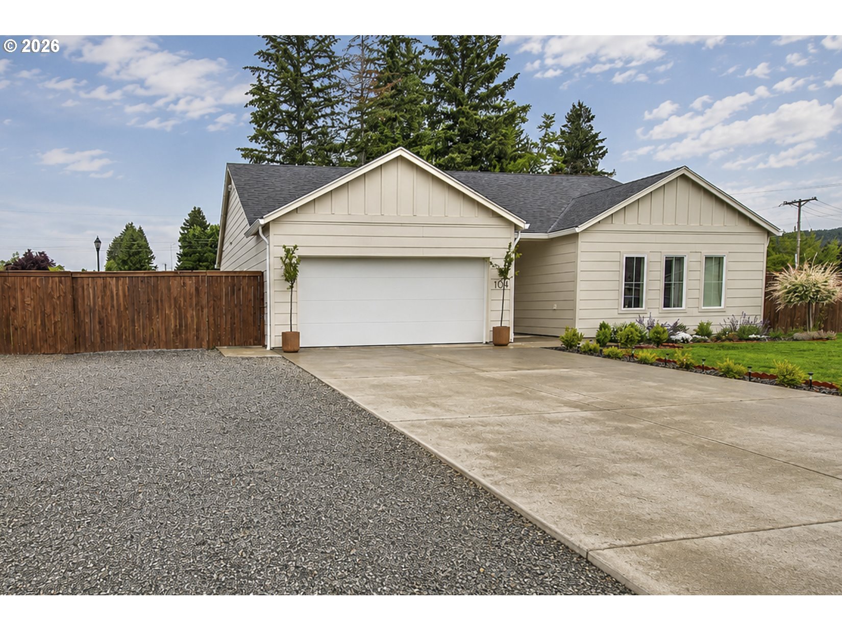 104 W McDowell CT