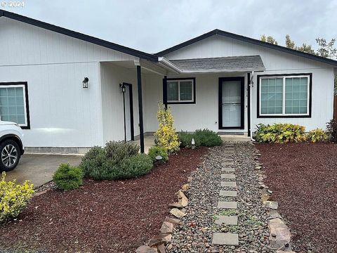 A home in Cottage Grove