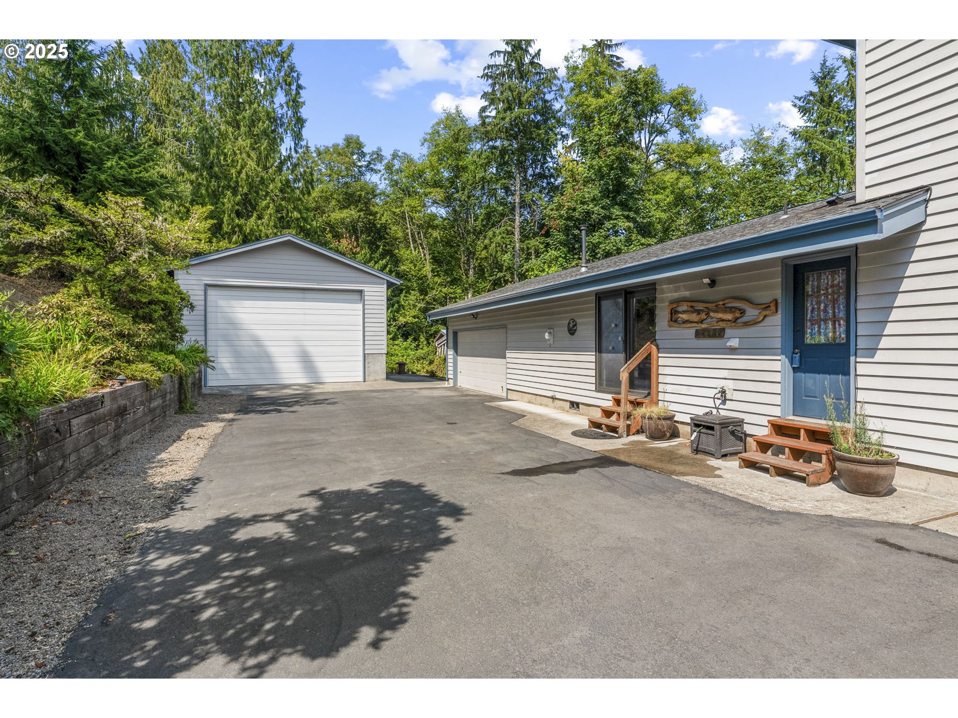 165 MERIDIAN DR