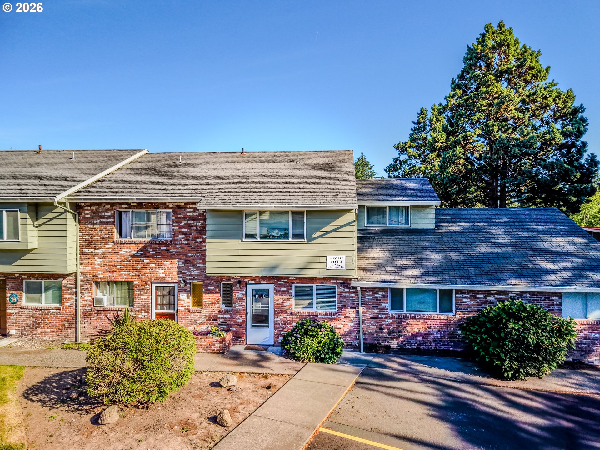 1802 NE HOGAN DR