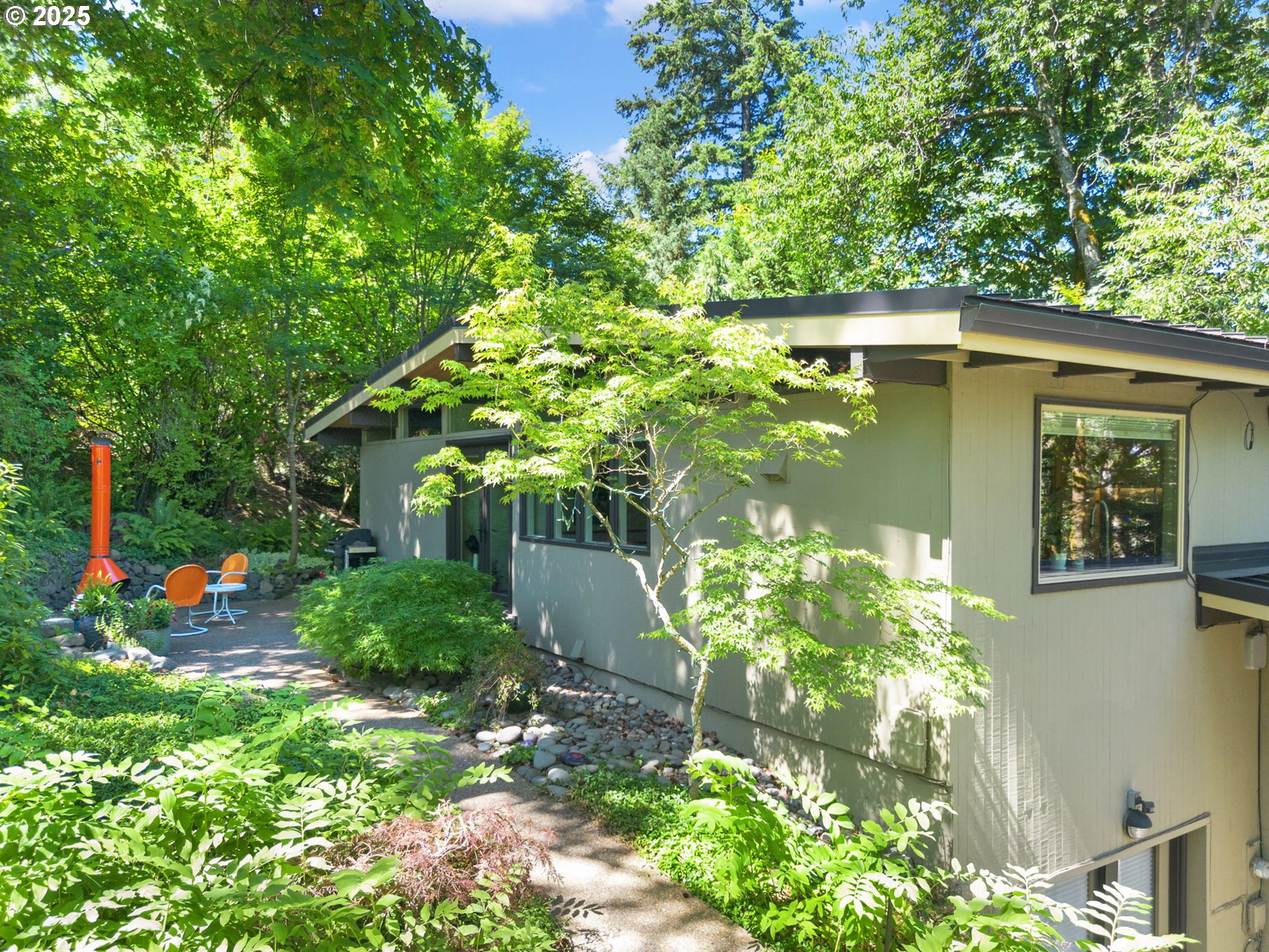 645 SW VIEWMONT DR