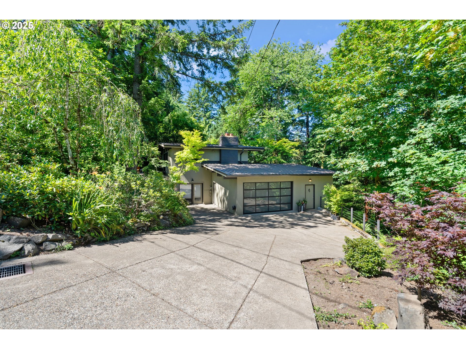 645 SW VIEWMONT DR