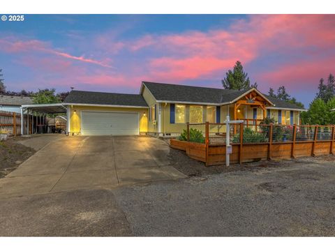 709 S PARK ST Carlton OR 97111