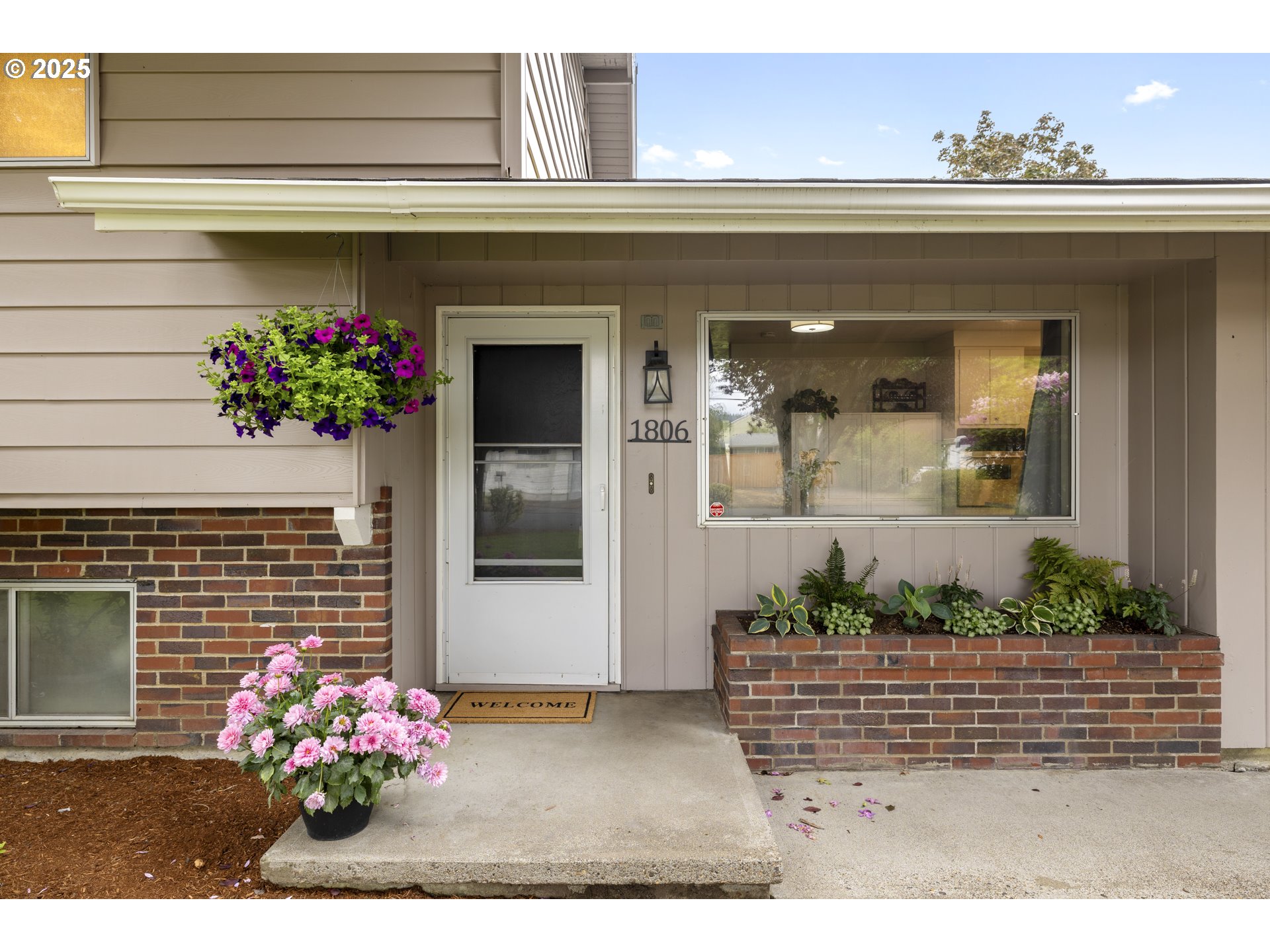 1806 LAUREL DR