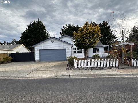 3932 SPRUCE ST Florence OR 97439