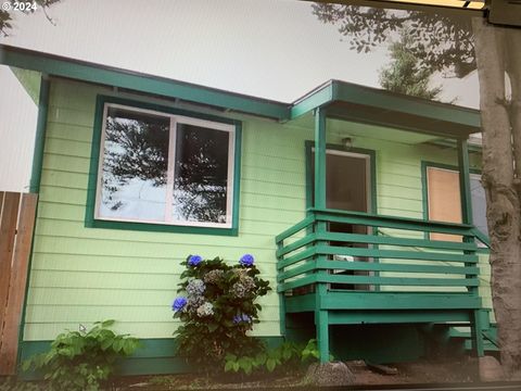 63764 HARRIET RD Coos Bay OR 97420