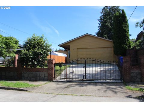 304 NE BUFFALO ST Portland OR 97211
