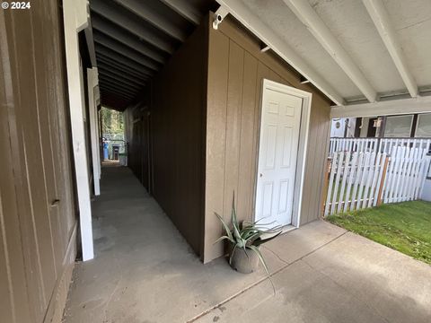 A home in Hubbard