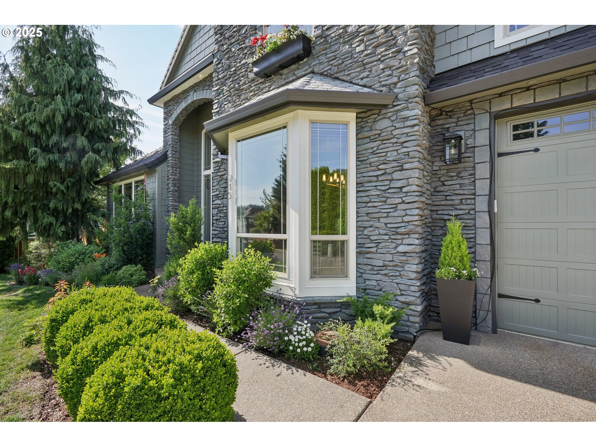 915 NE 36TH AVE