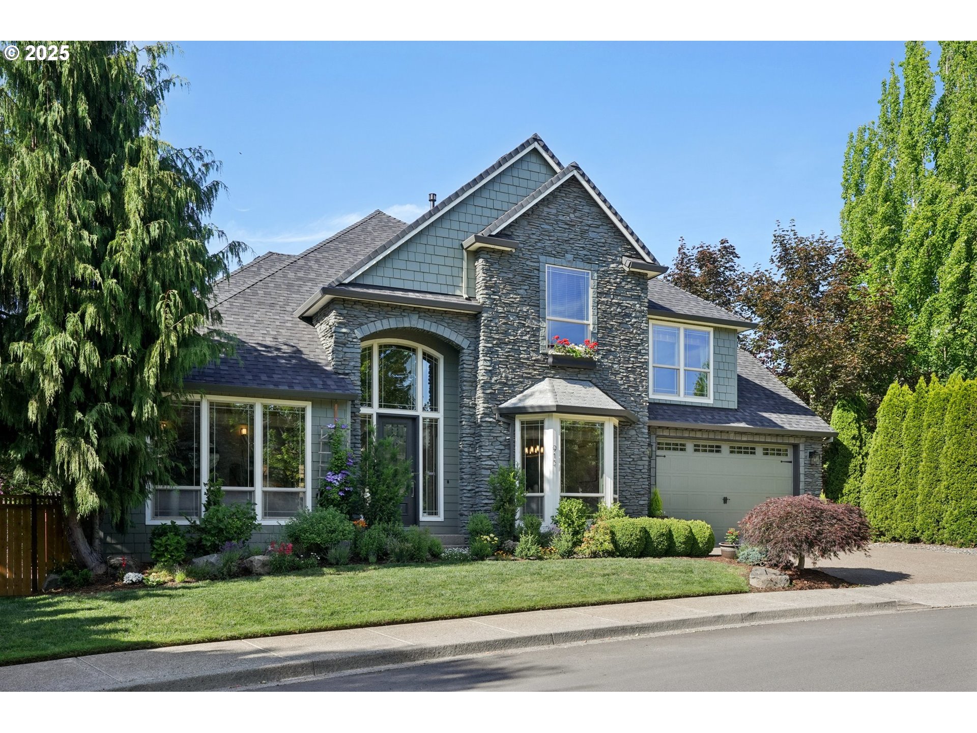 915 NE 36TH AVE