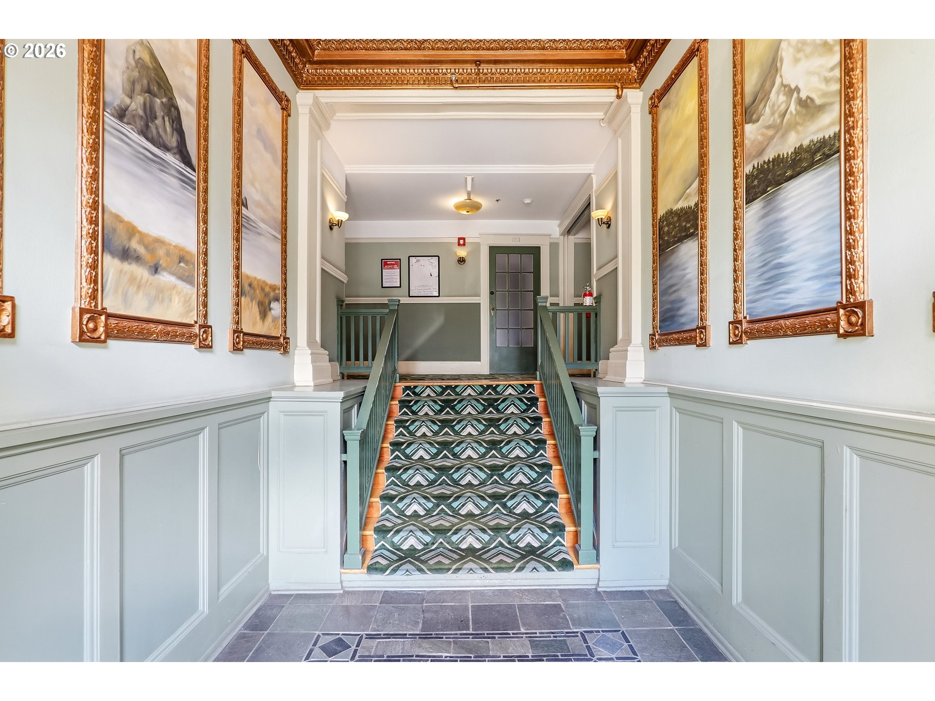 1631 NW EVERETT ST 202