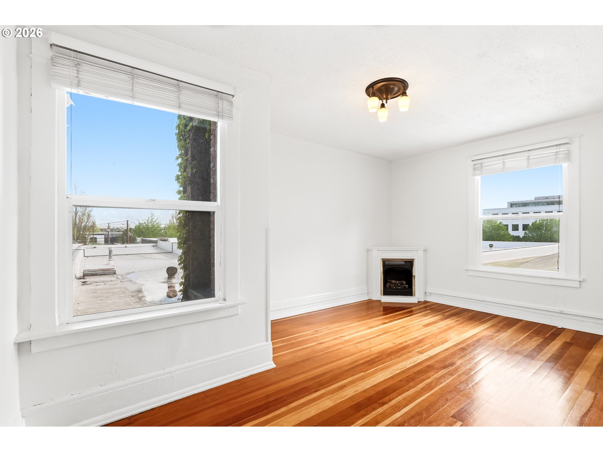 1631 NW EVERETT ST 202