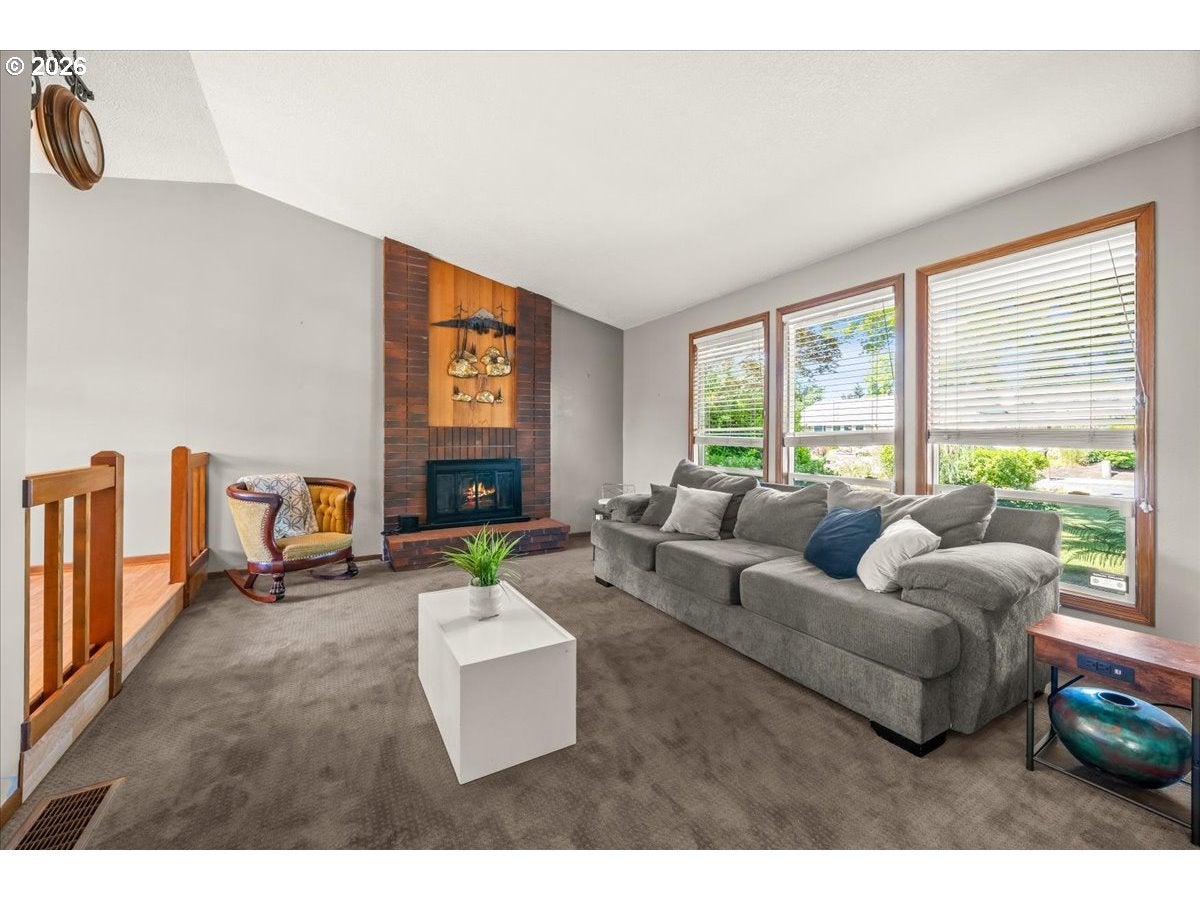 542 NE 14TH AVE