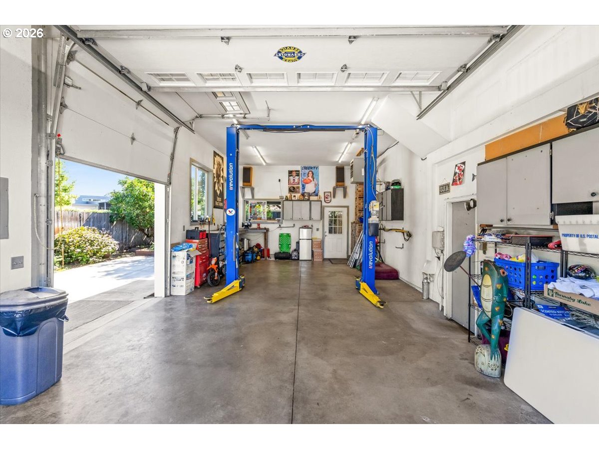 542 NE 14TH AVE