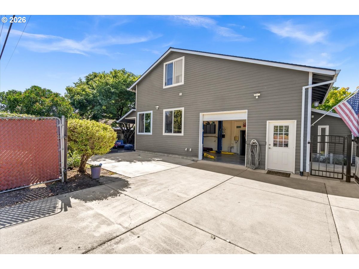 542 NE 14TH AVE