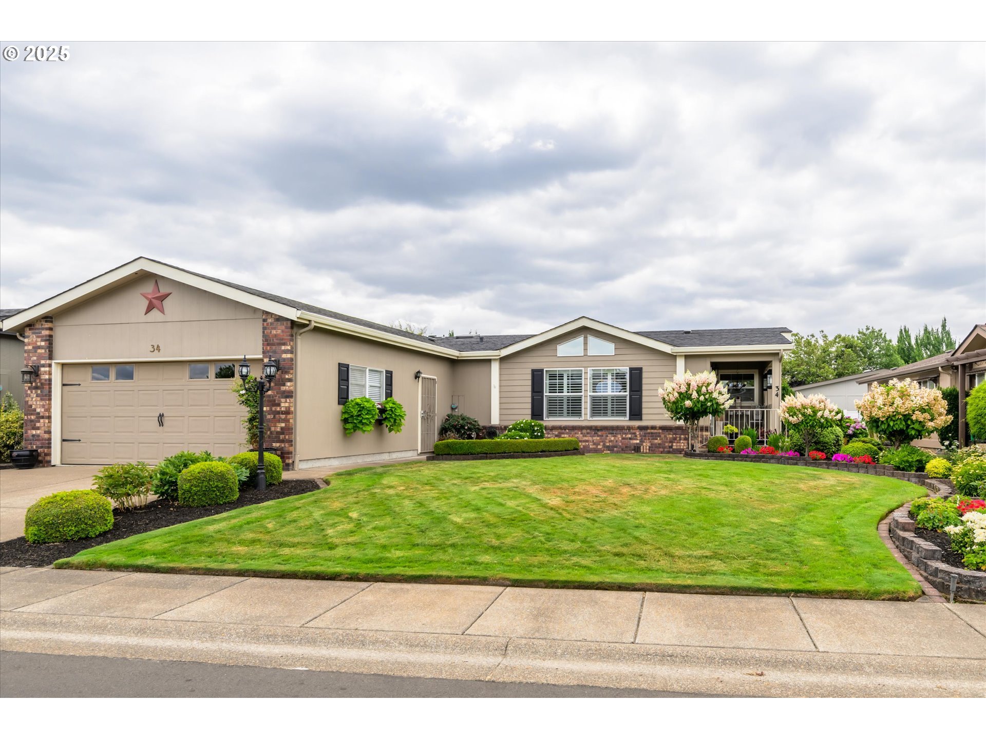 3220 CRESCENT AVE 34