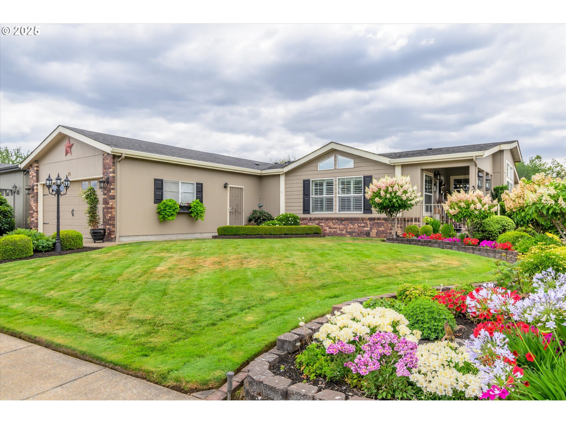 3220 CRESCENT AVE 34