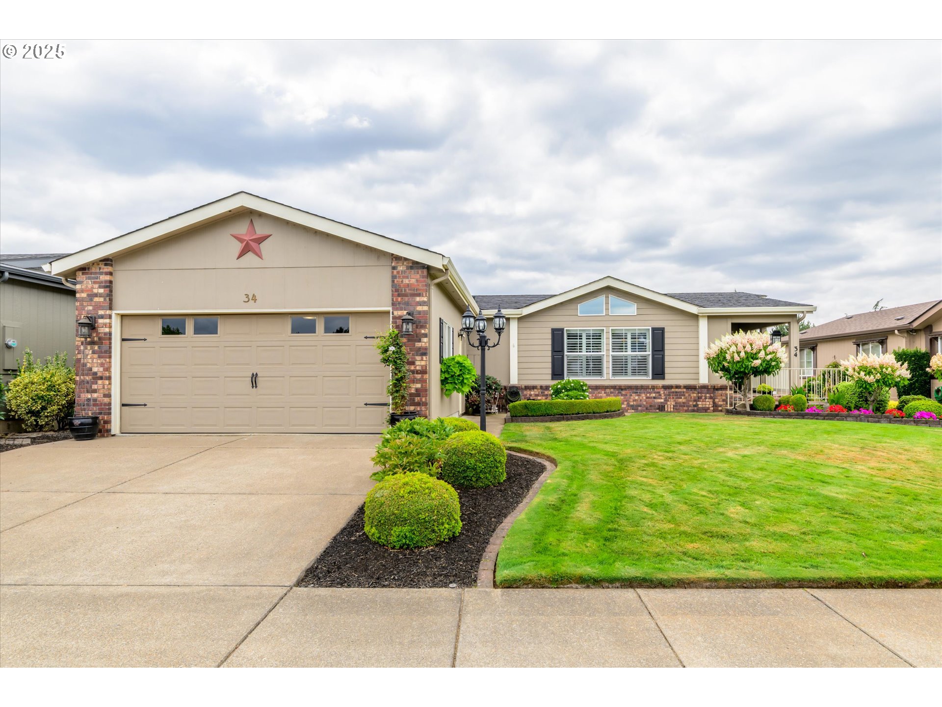 3220 CRESCENT AVE 34