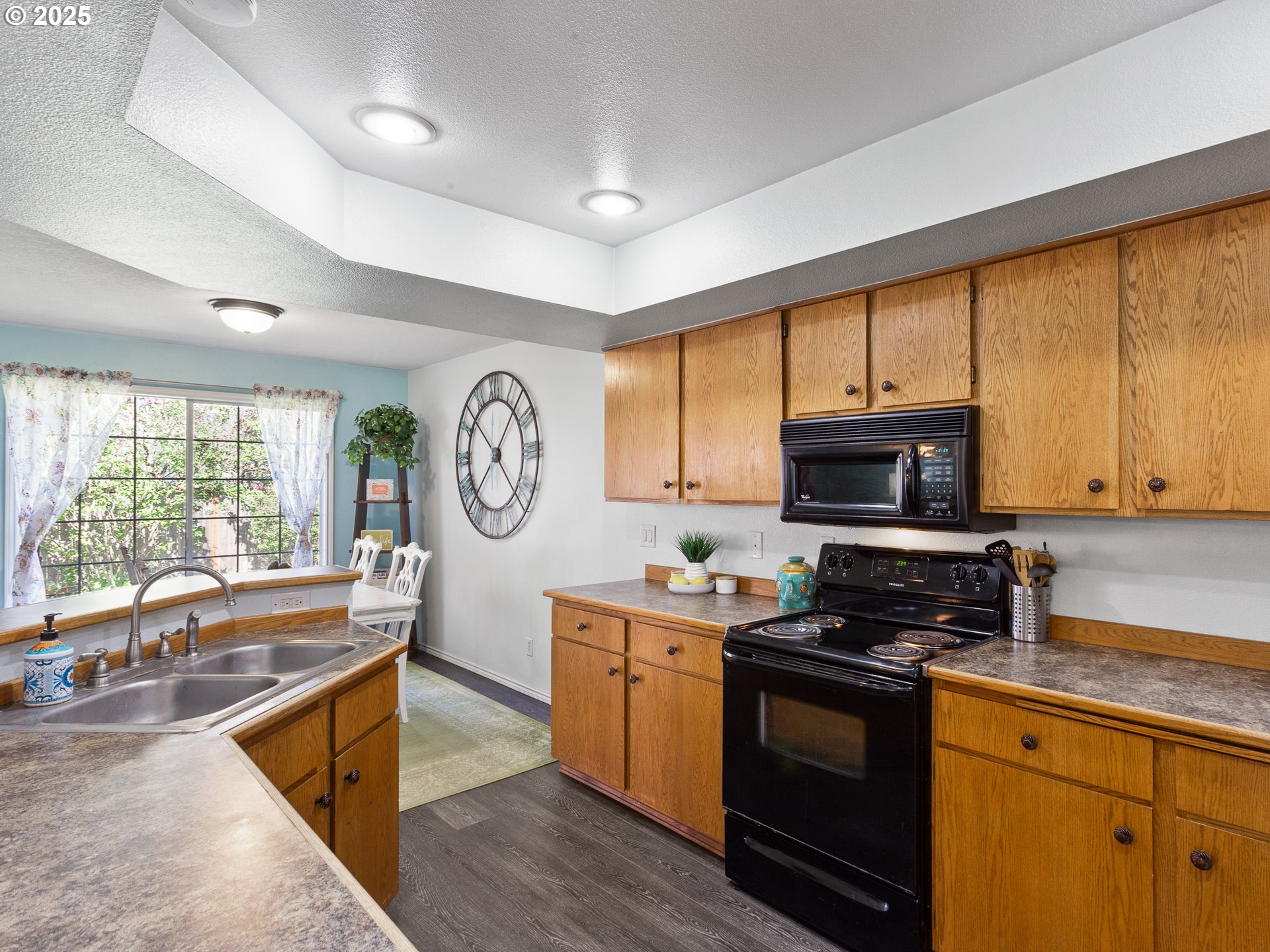 Vancouver, Washington 98683, United States, 4 Bedrooms Bedrooms, ,2 BathroomsBathrooms,Residential,Pending,110853