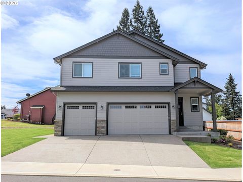 690 E 1ST AVE Estacada OR 97023