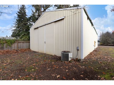 A home in Roseburg