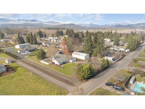 A home in Roseburg