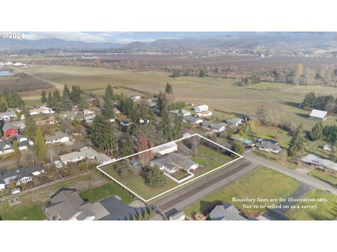 A home in Roseburg