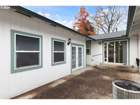 A home in Roseburg