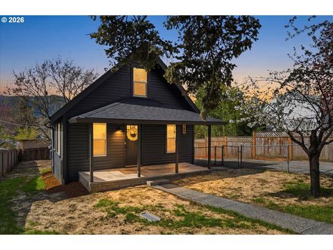 109 W JEFFERSON ST Bingen WA 98605