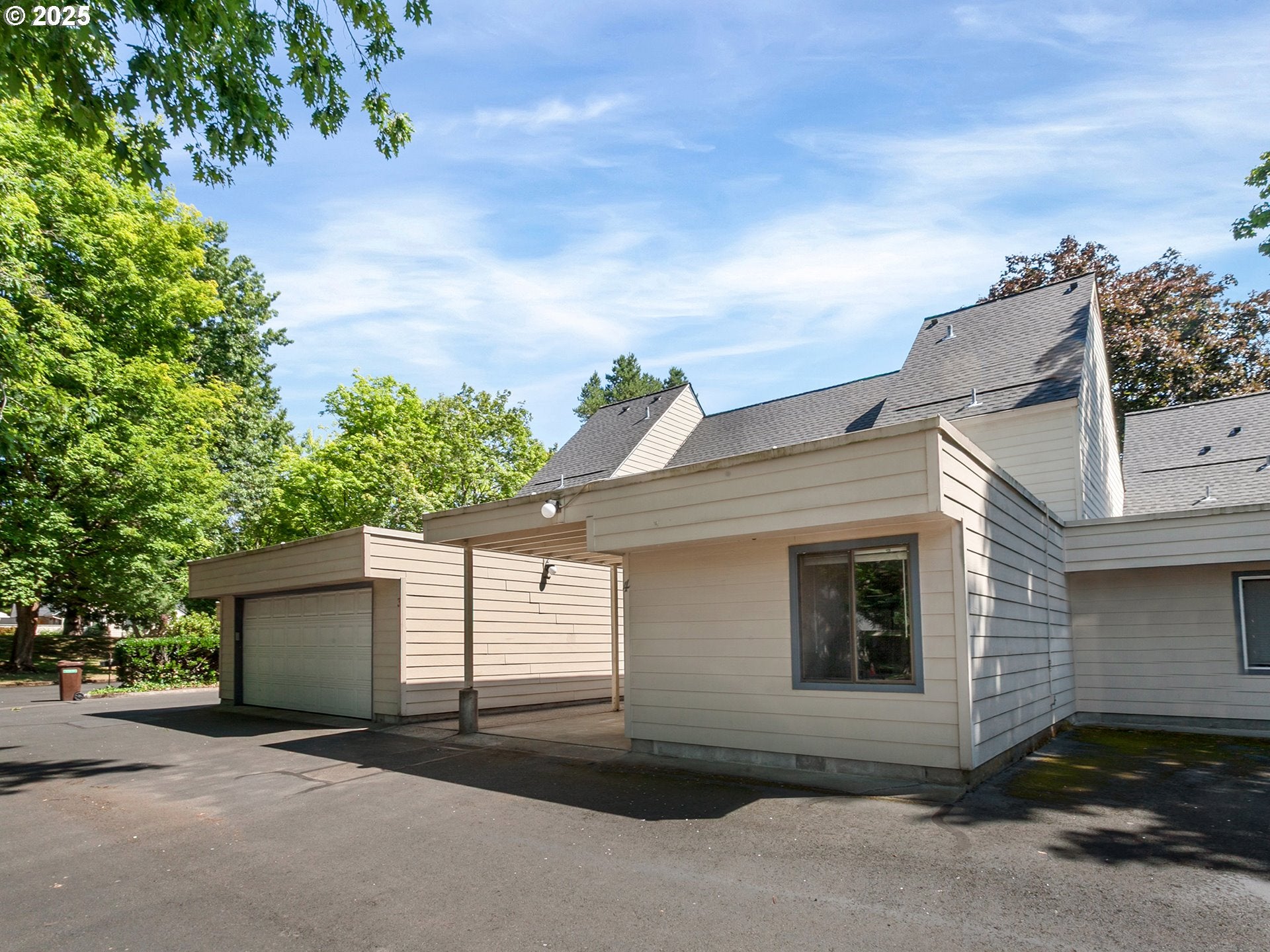 361 NE VILLAGE SQUIRE AVE 4