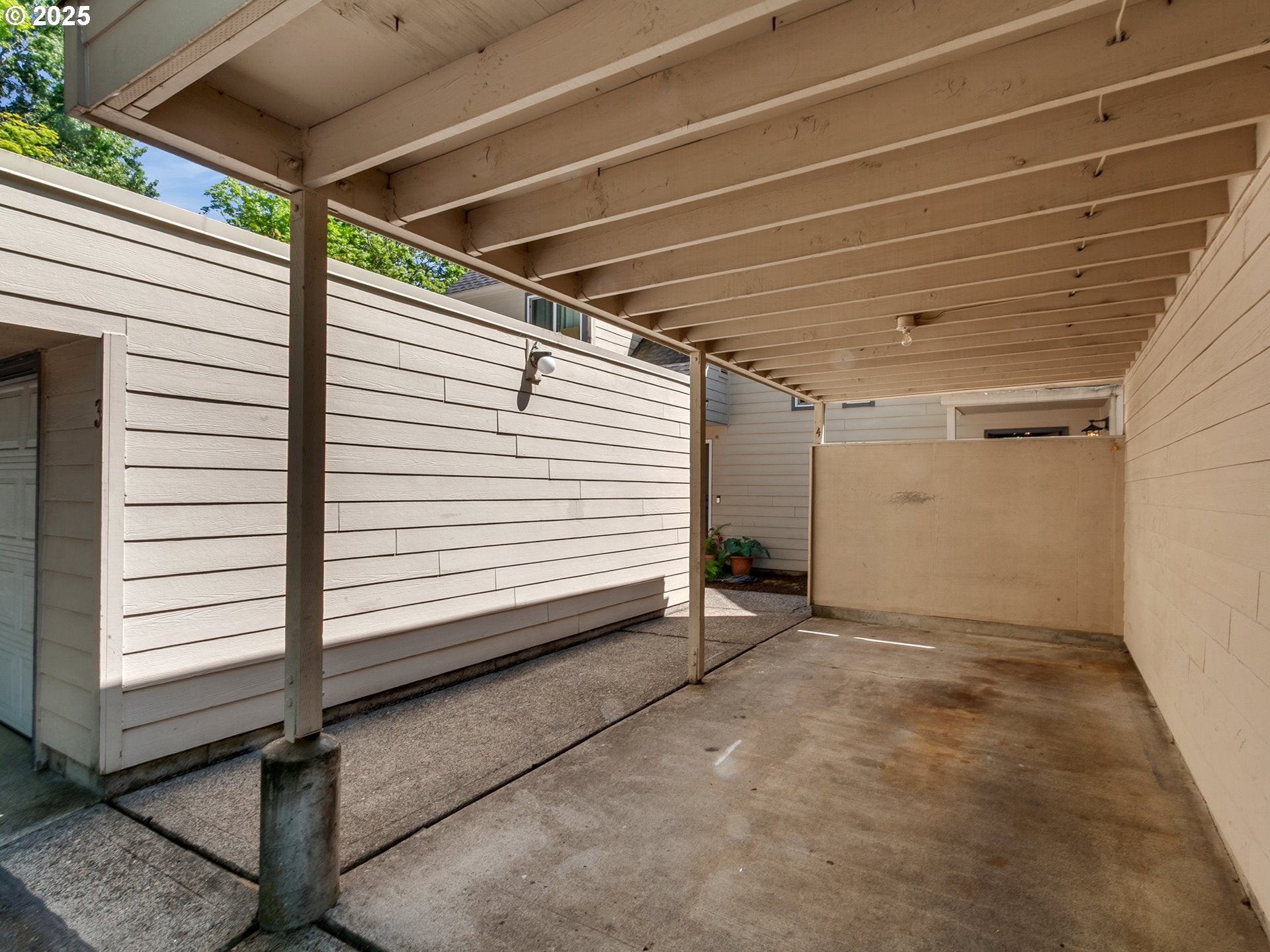 361 NE VILLAGE SQUIRE AVE 4