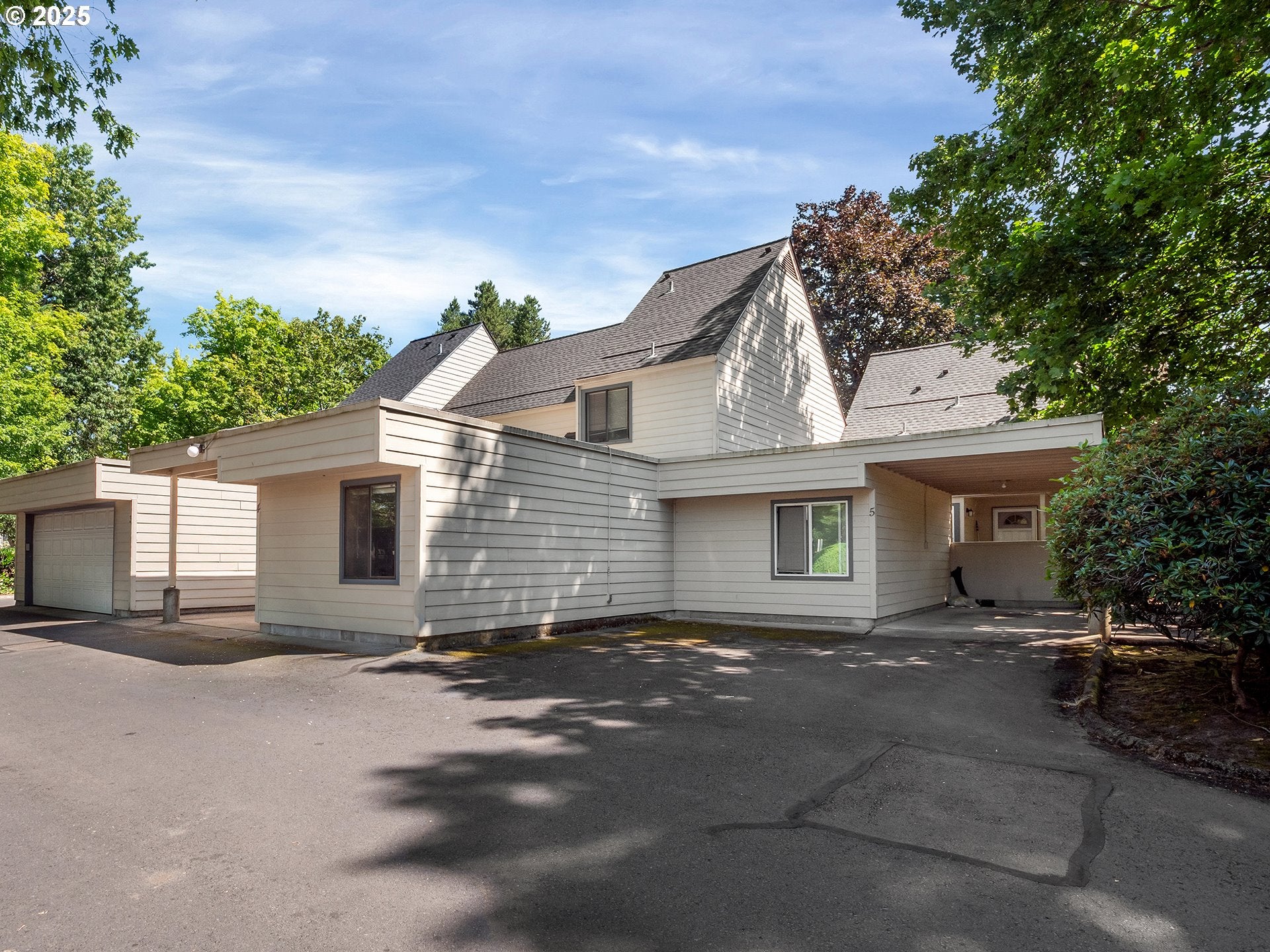 361 NE VILLAGE SQUIRE AVE 4
